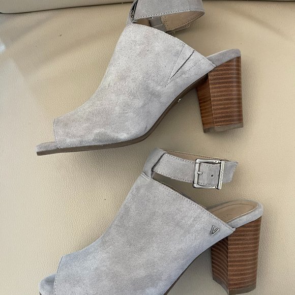 Vionic Kaia Peep Toe Light Gray Suede Ankle Strap - Picture 4 of 4